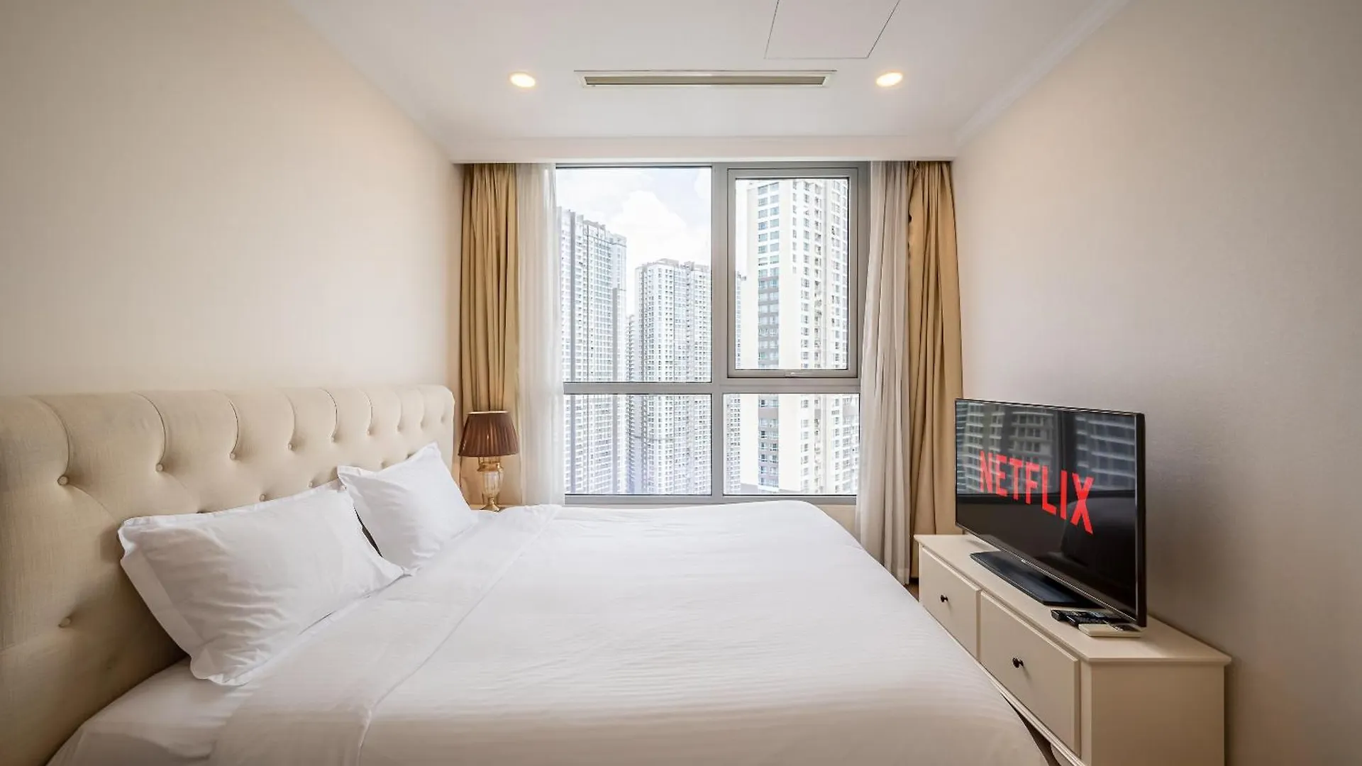 Celavie Serviced Apartment - The Vinhomes And Landmark Ho Či Minovo Město