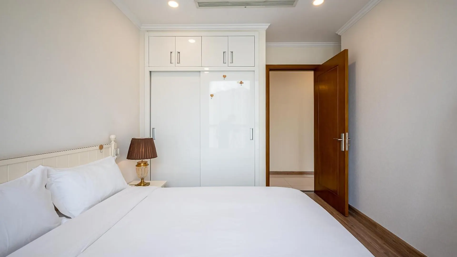Celavie Serviced Apartment - The Vinhomes And Landmark Ho Chi Minh City