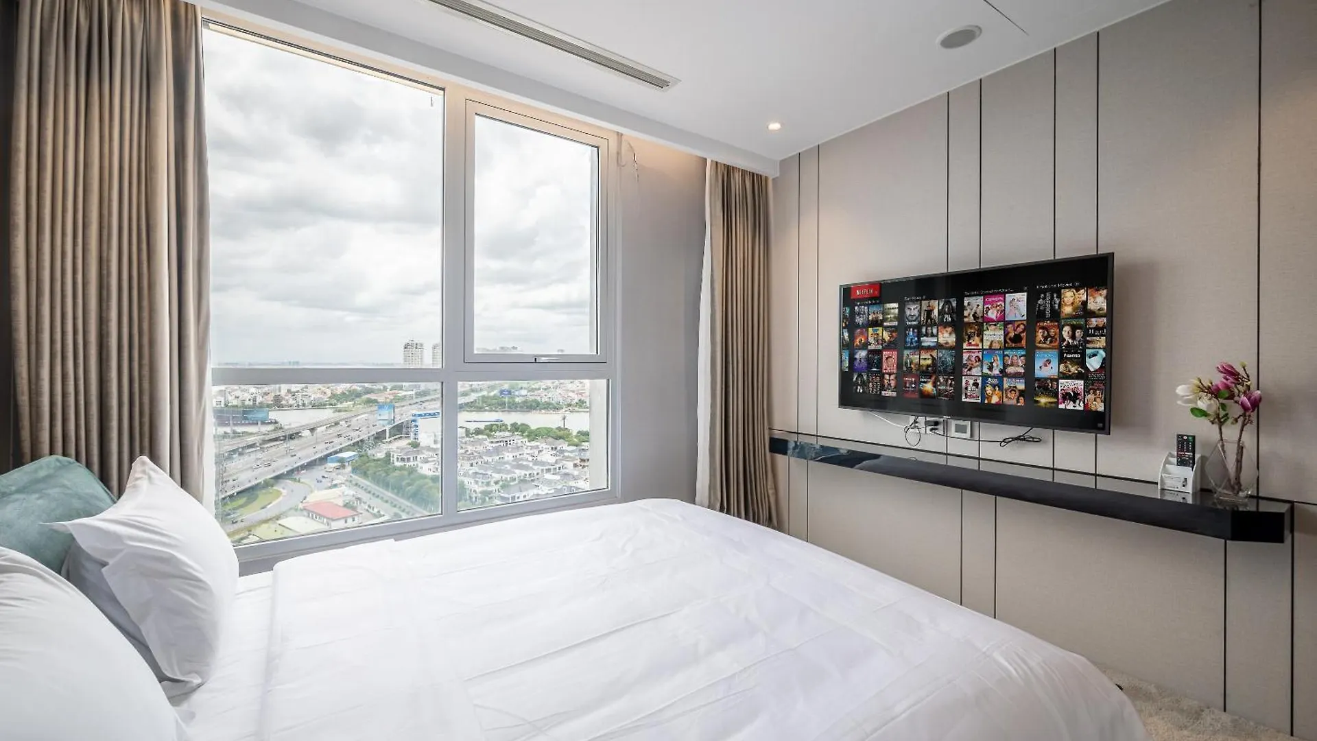 Celavie Serviced Apartment - The Vinhomes And Landmark Ho Chi Minh City