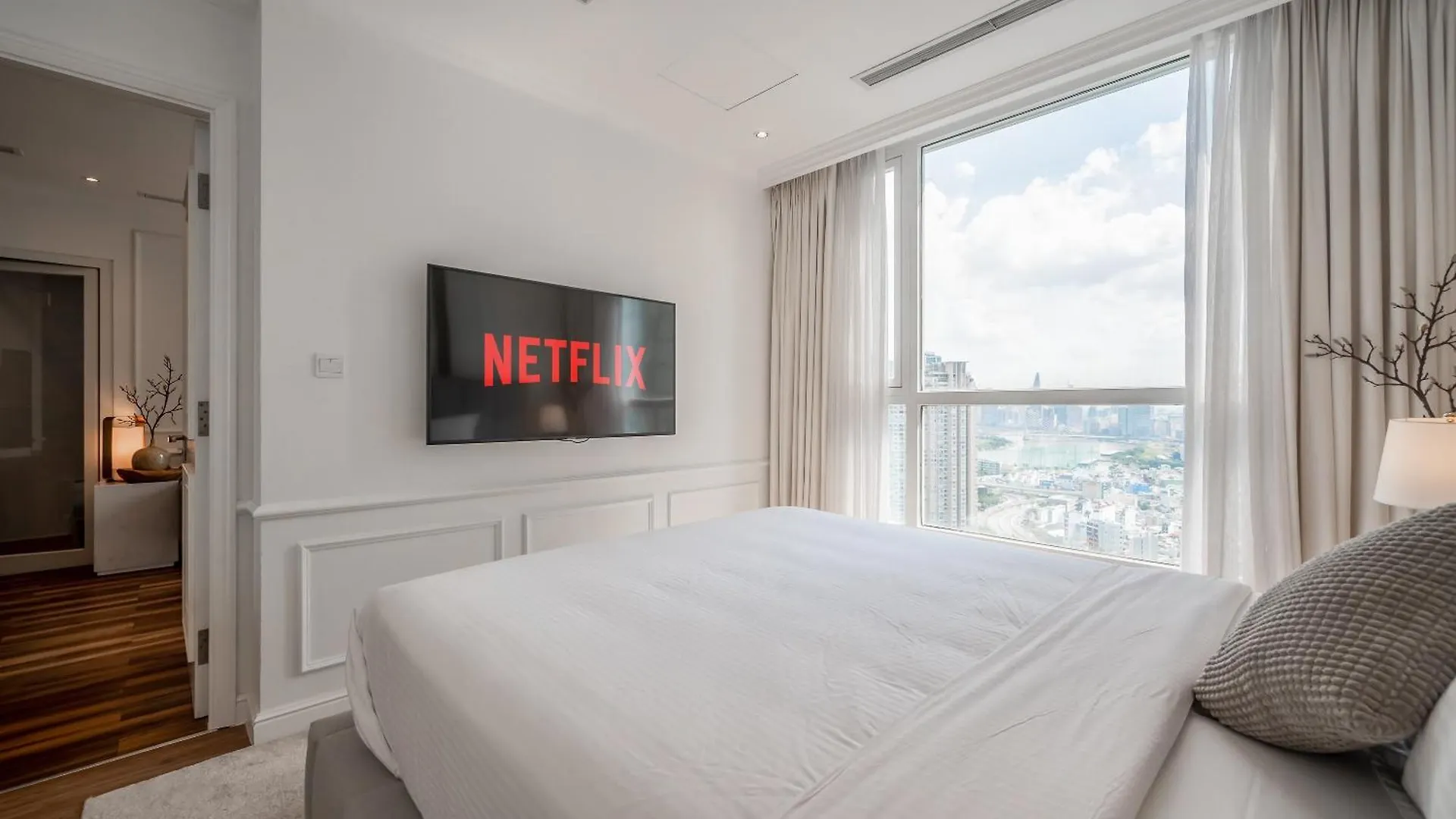 Celavie Serviced Apartment - The Vinhomes And Landmark Ho Chi Minh City