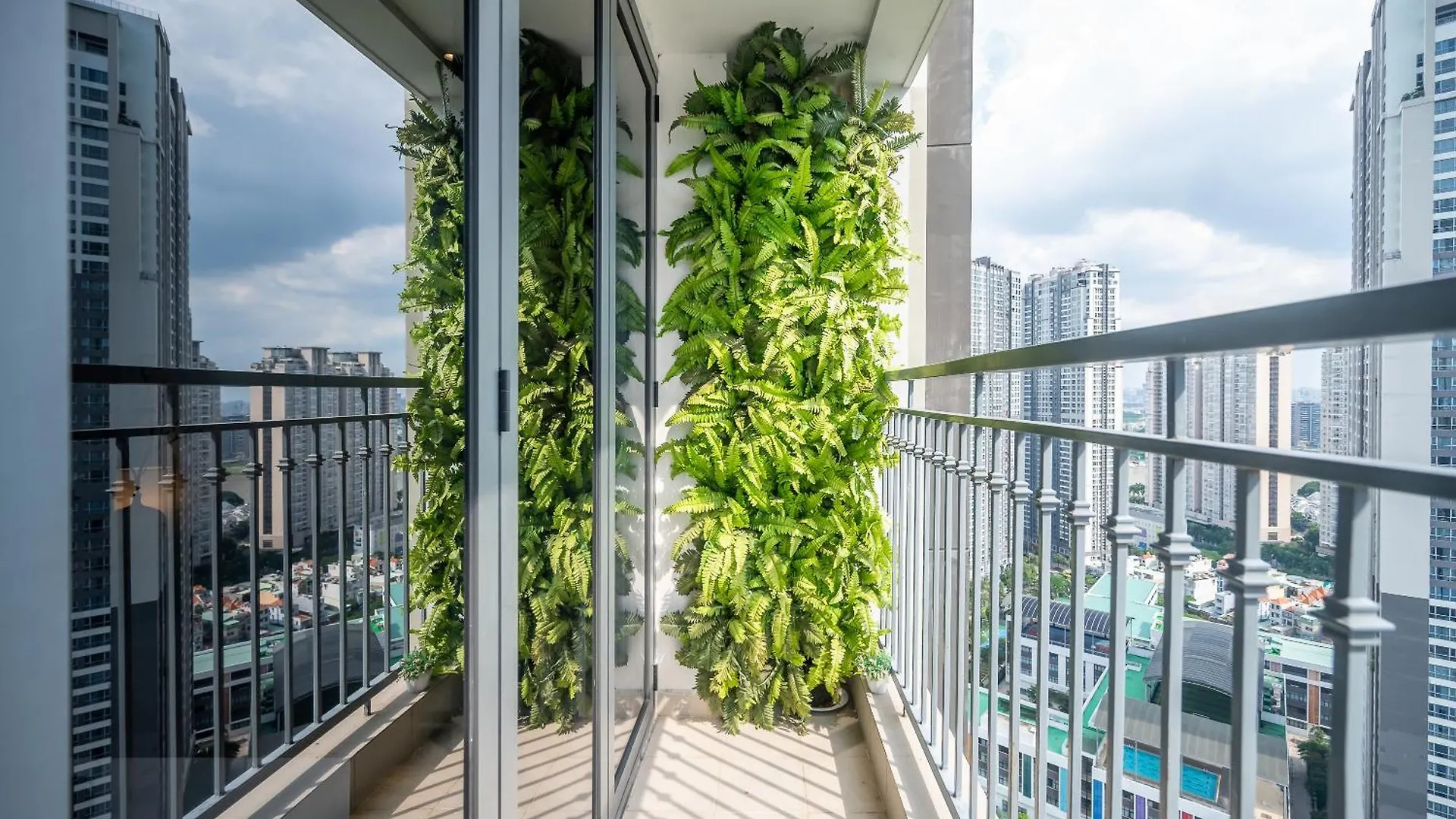 Celavie Serviced Apartment - The Vinhomes And Landmark Ho Chi Minh City