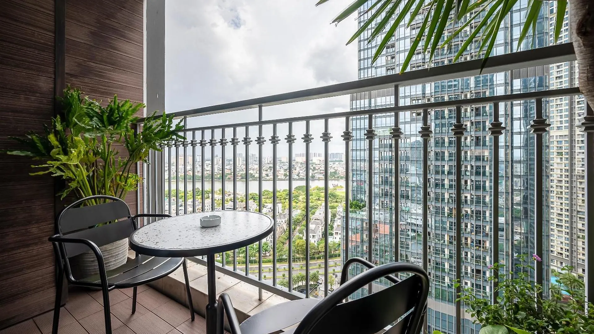 Celavie Serviced Apartment - The Vinhomes And Landmark Ho Chi Minh City
