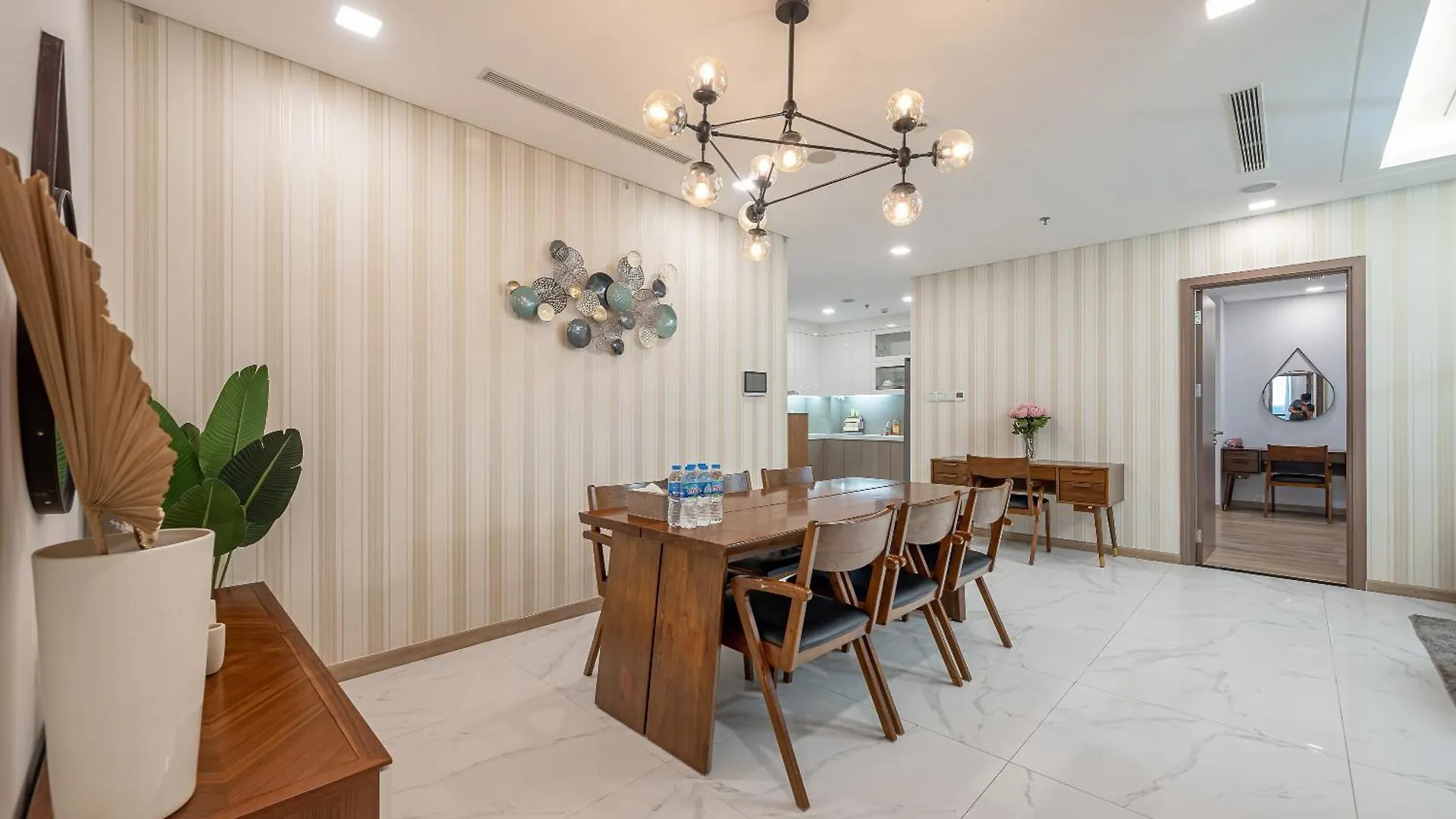 Celavie Serviced Apartment - The Vinhomes And Landmark Ho Chi Minh City